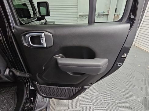 Used 2025 Jeep Gladiator Mojave w/ Convenience Group AWD/4WD image 35