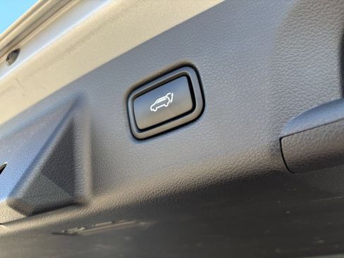 Used 2025 Hyundai Palisade SEL FWD image 24