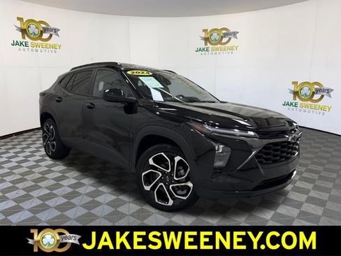 Used 2024 Chevrolet Trax RS w/ Sunroof Package FWD image 1