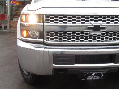 Used 2019 Chevrolet Silverado 2500 W/T image 3