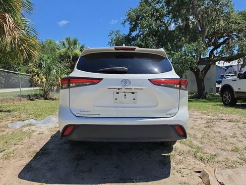 Used 2020 Toyota Highlander XLE FWD image 4