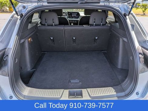 Used 2024 Chevrolet Trax RS FWD image 32