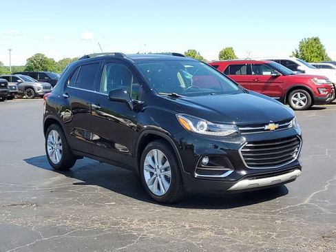 Used 2018 Chevrolet Trax Premier FWD image 2