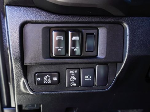 Used 2019 Toyota Tacoma TRD Sport w/ Technology Package AWD/4WD image 19