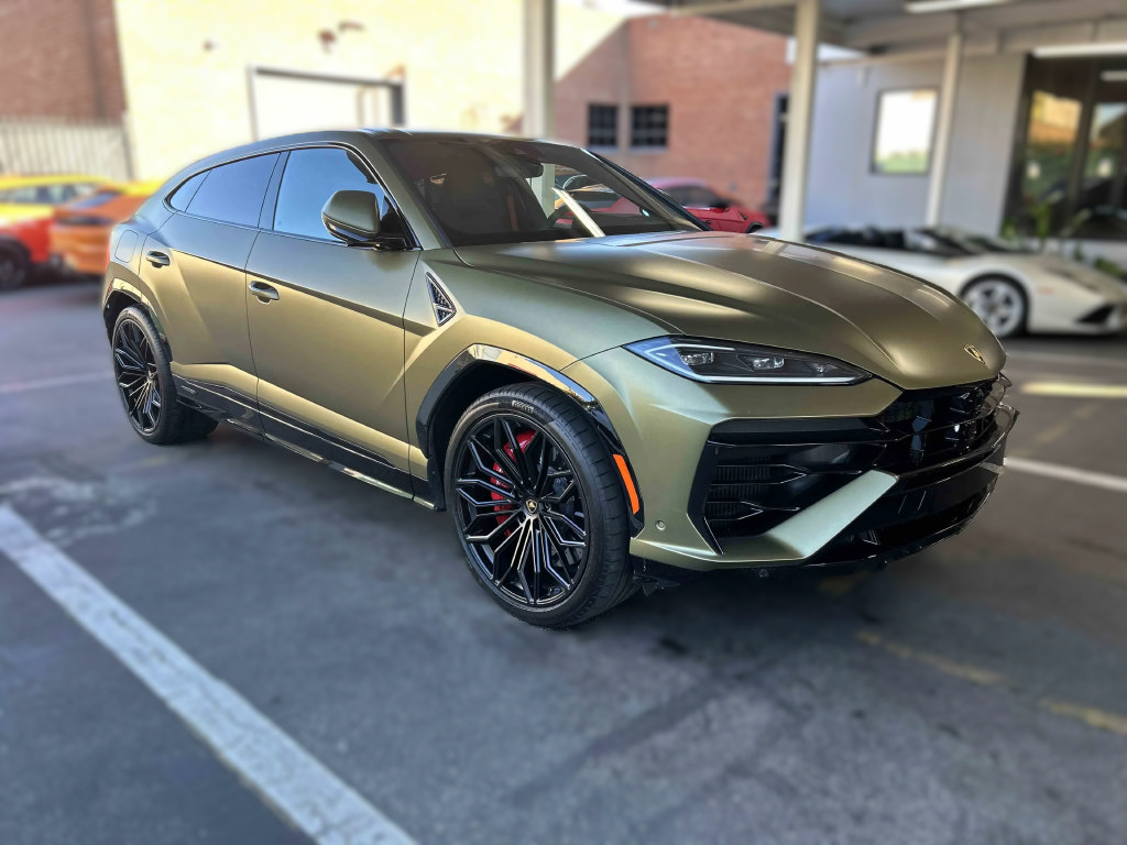 Used 2025 Lamborghini Urus S AWD/4WD image 2