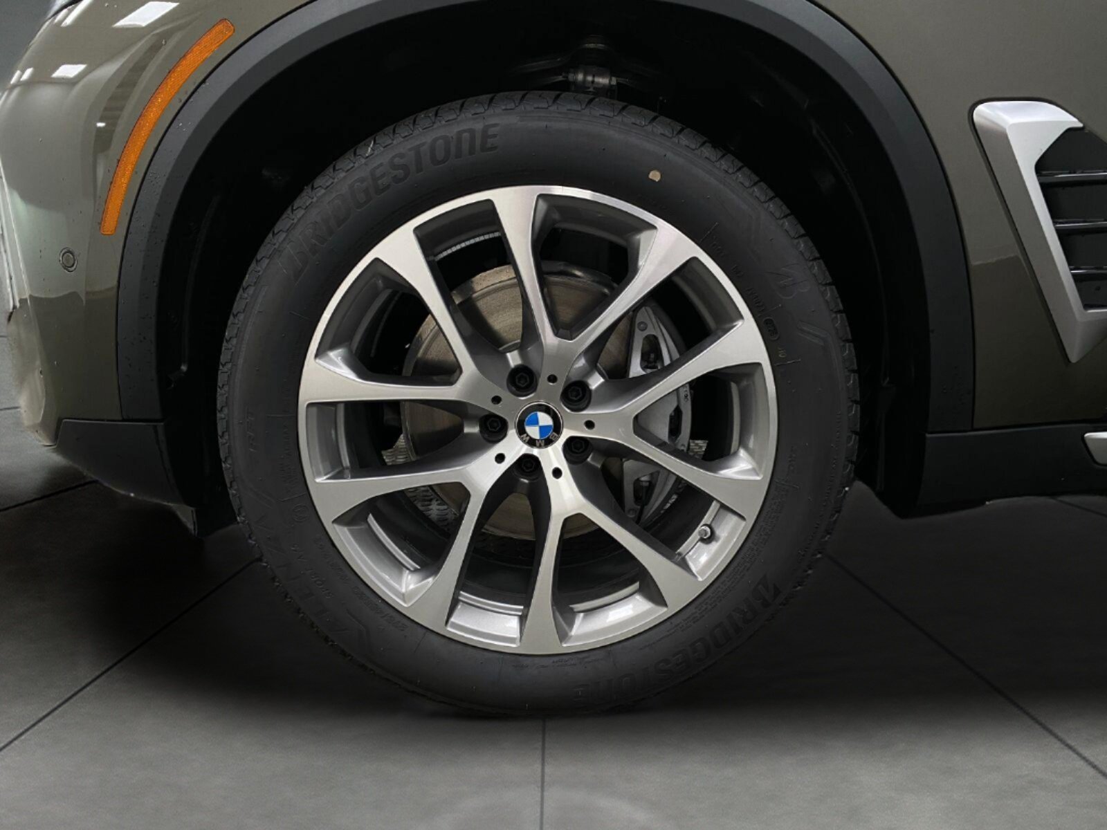 New 2026 BMW X5 xDrive40i w/ Climate Comfort Package AWD/4WD image 15