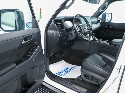 Used 2025 Lexus GX 550 w/ Accessory Package (2T) AWD/4WD image 3