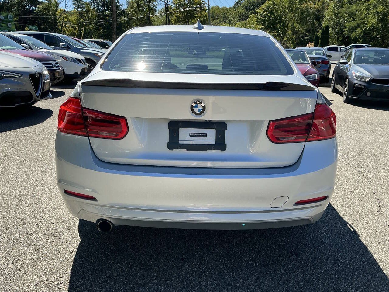 Used 2018 BMW 320i xDrive Sedan AWD/4WD image 6