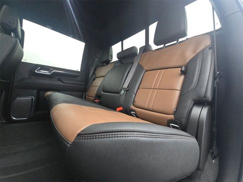 Used 2024 Chevrolet Silverado 3500 High Country image 13