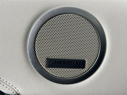 Used 2024 Land Rover Discovery S image 31