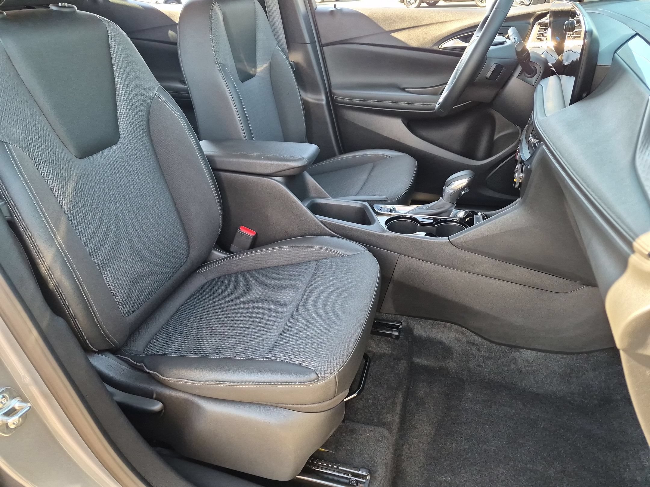 Used 2025 Buick Encore GX Preferred FWD image 27