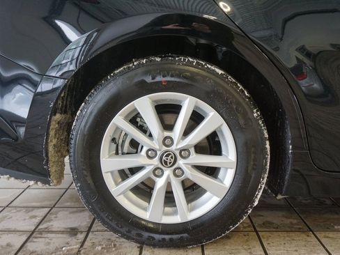 Used 2025 Toyota Camry LE image 32