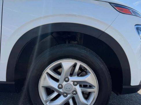 Used 2024 Hyundai Venue SE image 17