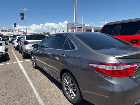 Used 2016 Toyota Camry SE FWD image 4