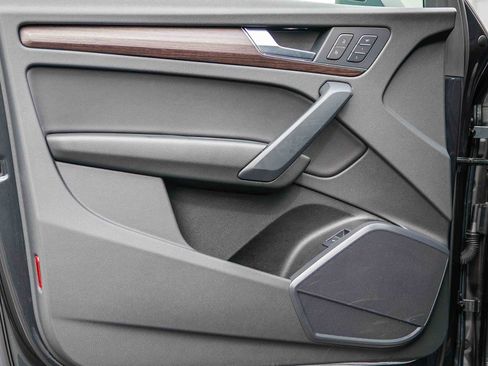 Used 2023 Audi Q5 2.0T Premium w/ Convenience Package image 22