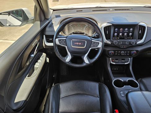 Used 2024 GMC Terrain SLT FWD image 25