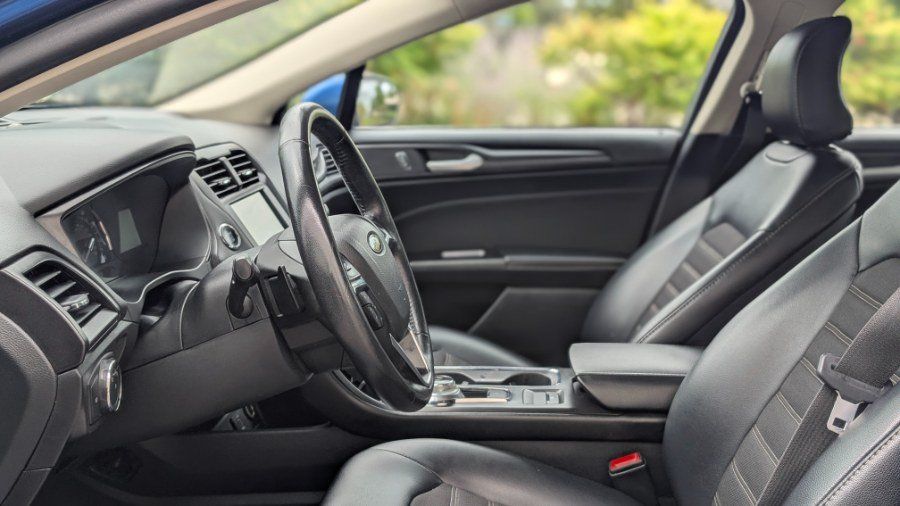 Used 2018 Ford Fusion SE w/ Equipment Group 201A FWD image 15