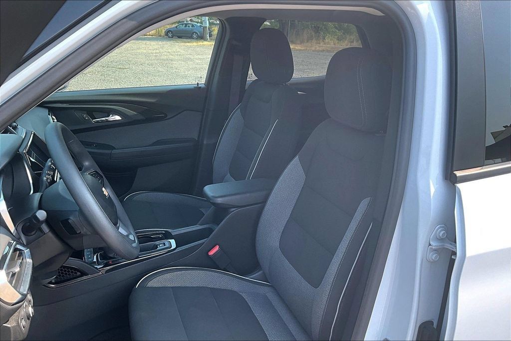 Used 2021 Chevrolet TrailBlazer LT w/ Convenience Package AWD/4WD image 9
