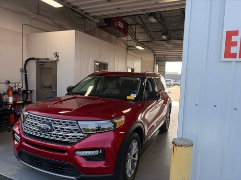 Used 2023 Ford Explorer Limited w/ Limited Technology Package AWD/4WD image 2