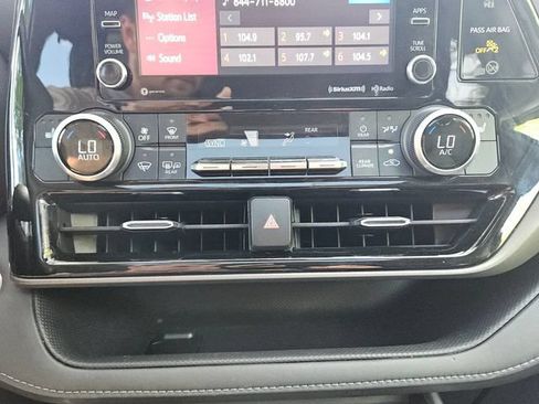 Used 2021 Toyota Highlander XLE FWD image 20
