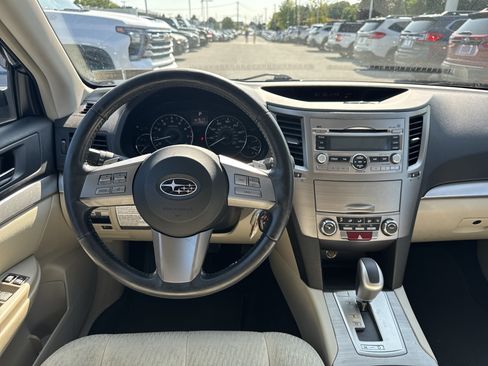 Used 2011 Subaru Outback 2.5i Premium AWD/4WD image 2