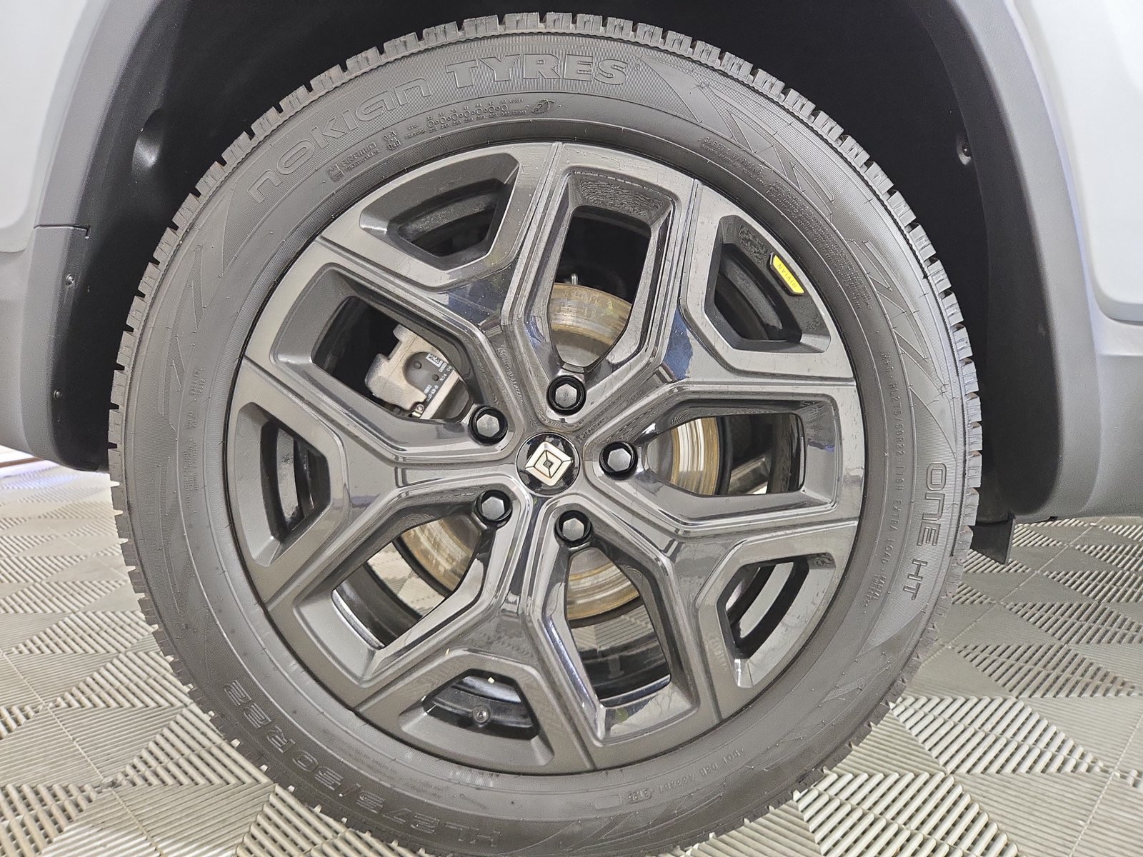 Used 2025 Rivian R1S Adventure Dual AWD/4WD image 12