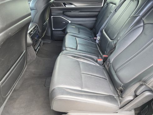 Used 2024 Jeep Wagoneer L Series II RWD image 12