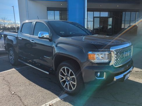 Used 2020 GMC Canyon Denali image 2