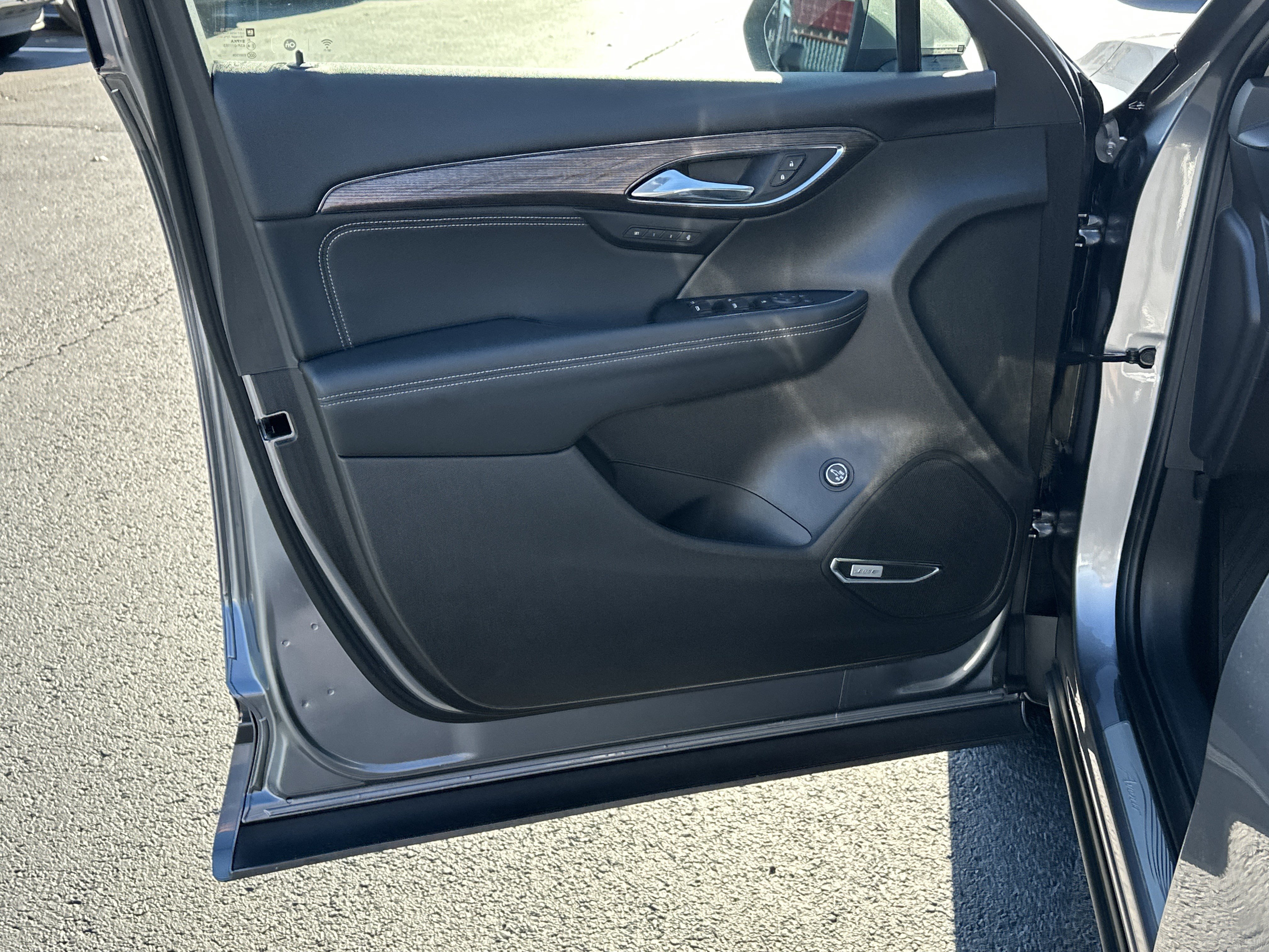 Used 2022 Buick Envision Avenir w/ Technology Package II FWD image 11