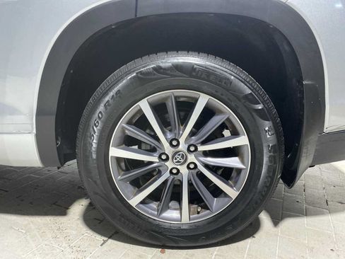 Used 2017 Toyota Highlander XLE AWD/4WD image 8