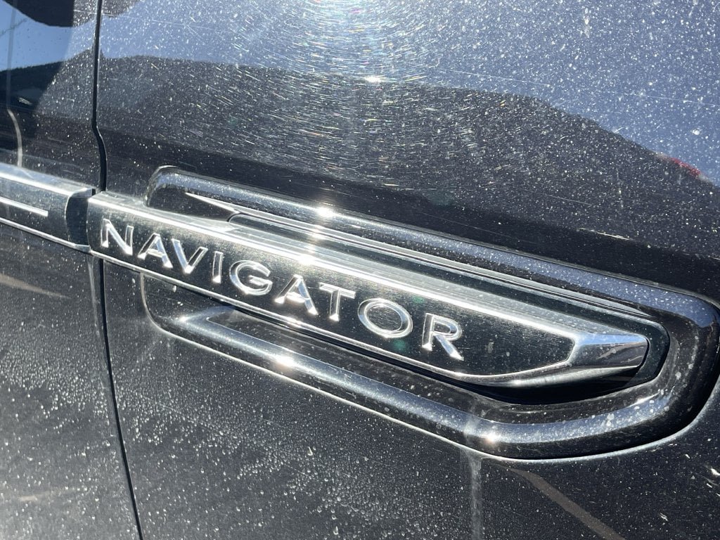 Used 2020 Lincoln Navigator L Black Label w/ Cargo Convenience Package AWD/4WD image 4