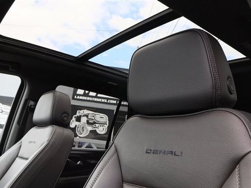 Used 2023 GMC Yukon Denali AWD/4WD image 17
