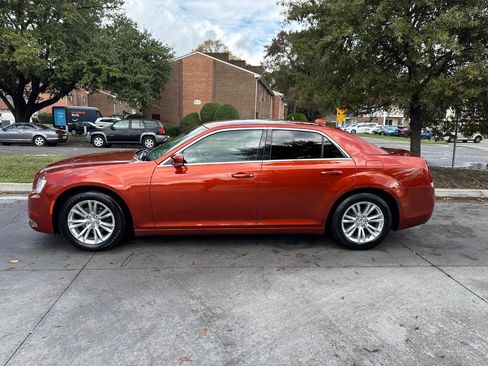 Used 2021 Chrysler 300 Touring L RWD image 8