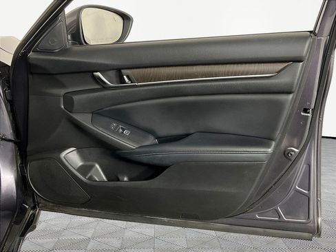 Used 2018 Honda Accord EX image 28
