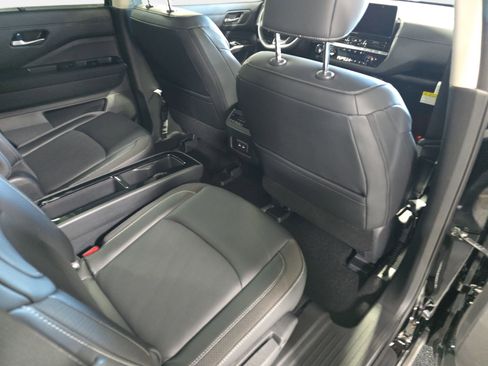 New 2026 Nissan Pathfinder SL image 11