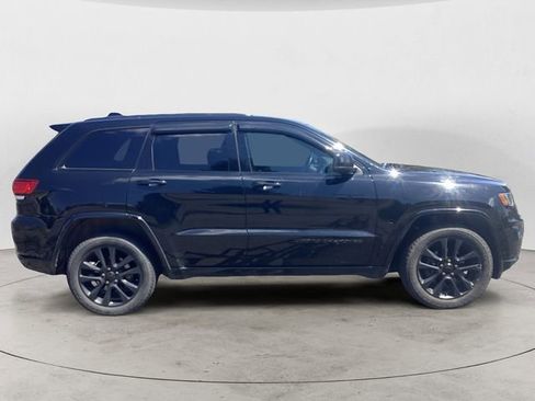 Used 2019 Jeep Grand Cherokee Altitude AWD/4WD image 6