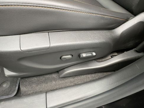 Used 2022 Chevrolet Trax LT w/ LT Convenience Package image 14