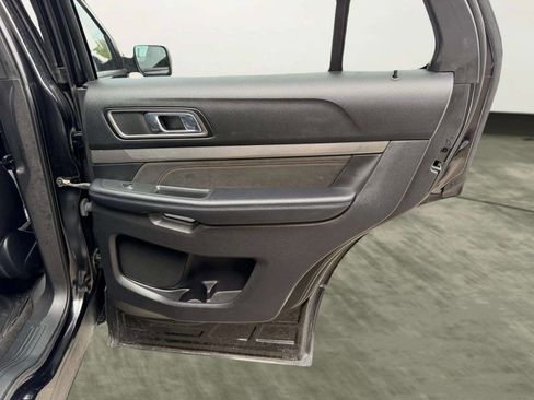 Used 2018 Ford Explorer XLT w/ XLT Appearance Package AWD/4WD image 24