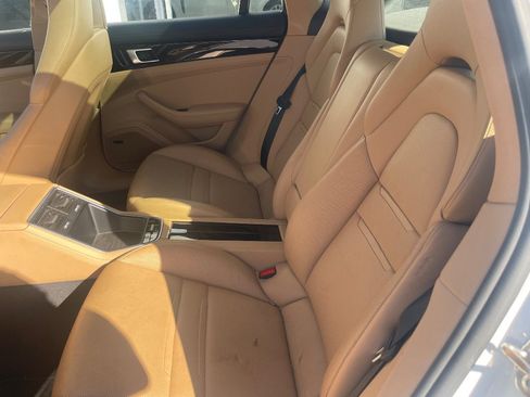 Used 2018 Porsche Panamera RWD image 7