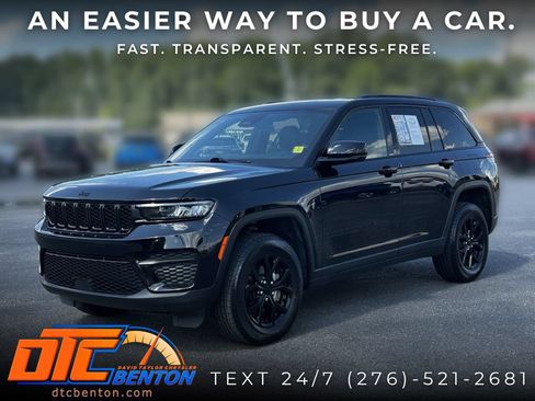 Used 2025 Jeep Grand Cherokee Altitude AWD/4WD image 3
