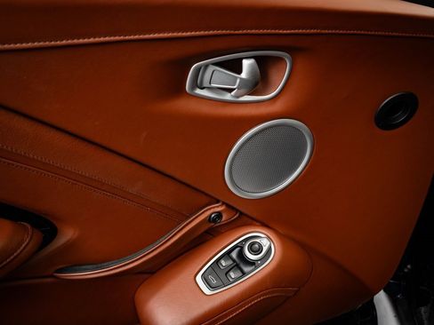 Used 2020 Aston Martin V8 Vantage Coupe image 30