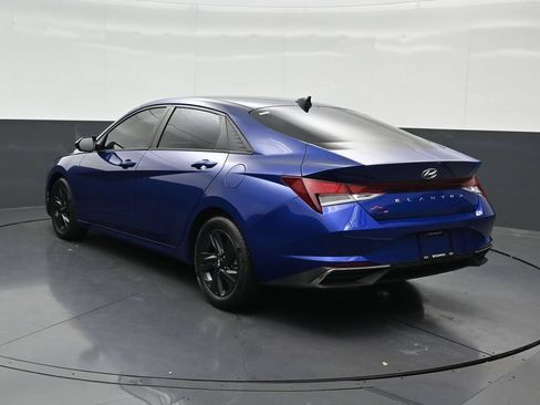 Used 2023 Hyundai Elantra SEL FWD image 3