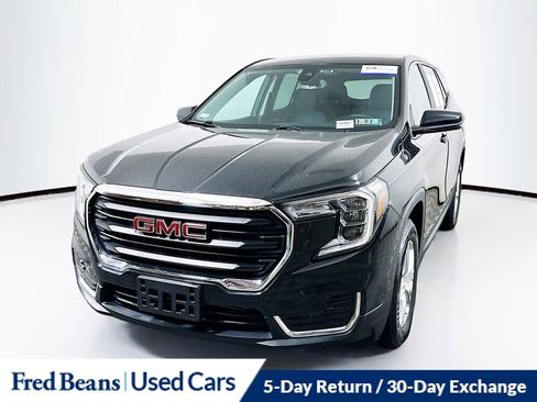 Used 2022 GMC Terrain SLE image 3