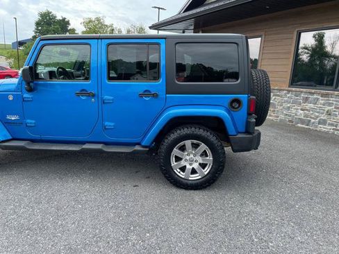 Used 2015 Jeep Wrangler Unlimited Sahara w/ Connectivity Group AWD/4WD image 4