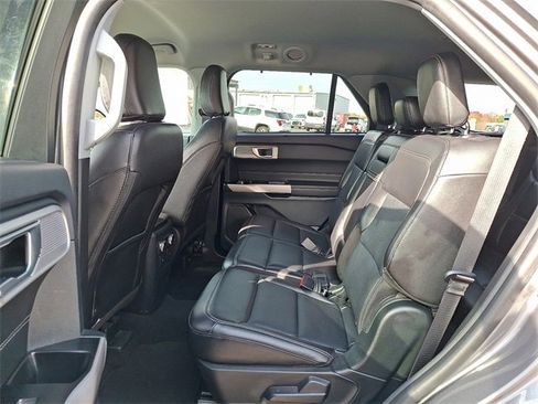 Used 2023 Ford Explorer Limited image 10