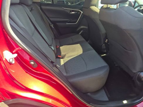 Used 2021 Toyota RAV4 XLE w/ Convenience Package FWD image 25
