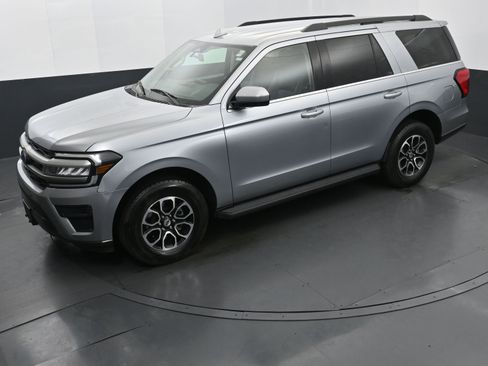 Used 2024 Ford Expedition XLT image 28