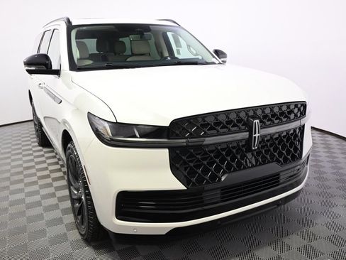 New 2027 Lincoln Navigator Reserve w/ Jet Appearance Package AWD/4WD image 9