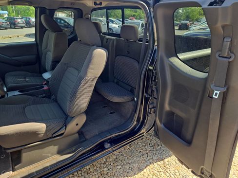 Used 2012 Nissan Frontier SV w/ SV Premium Utility Pkg AWD/4WD image 17