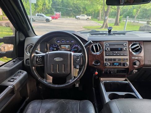 Used 2011 Ford F350 Lariat w/ Lariat Interior Pkg RWD image 16